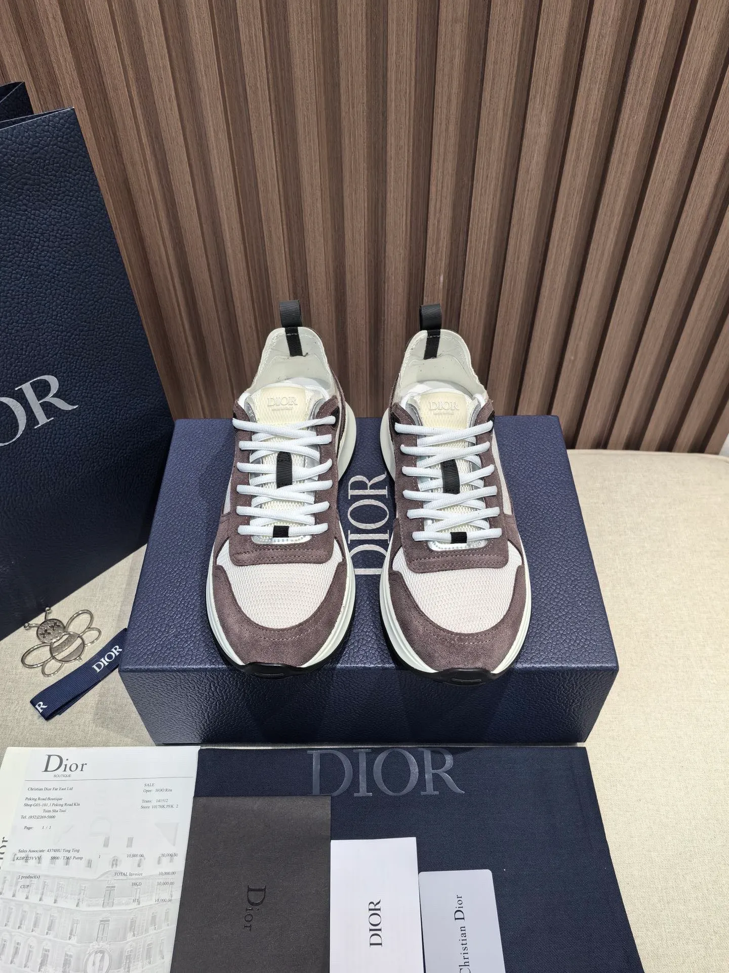 Factory price: 440💰 🔍Top purchasing agent🇮🇹 Dior's super-popular sports shoes, popular for street men, are synchronized with the new product counters. The uppers are made of Italian original imported cowhide and matched with D's customized fabrics. It is a must-have for fashionistas. The complex craftsmanship is perfectly reproduced. Imported soft cowhide foot pads, soles: original soles specially provided by the original factory, exclusive movable molded soles are super comfortable, original factory follow-up goods, 🔍🔍high quality, you can enter and exit the counter at will, welcome to compare, code number 38-45 (46 can be customized and cannot be returned or exchanged)